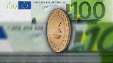 Solana Altcoin kripto para birimi SOL altın paralar 100 Euro üzerinde banknotlar. AB not sayma, alım satım ve engelleme teknolojisi. Döngüsüz ve kusursuz soyut 3D arkaplan kavramı.