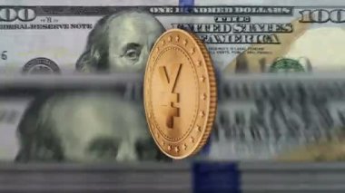 Japon Yen altın paraları 100 doların üzerinde. ABD notası döngüsel ve pürüzsüz üç boyutlu arkaplan kavramı.