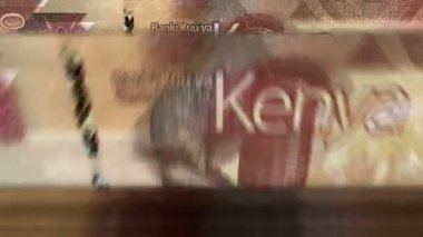 Kenya Şilin para sayma makinesi ve banknotlar. Hızlı KES para birimi dönüşümlü not. Kenya 'da iş ve ekonomi. Kavramsal ve pürüzsüz arkaplan.