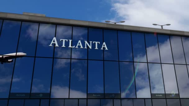 喷气式飞机降落在乔治亚州亚特兰大 美国3D渲染动画 带着玻璃机场候机楼和飞机的倒影到达城市 旅游和运输概念 — 图库视频影像