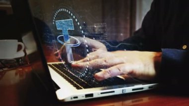Bağlı durağan bozuk para engelleme zinciri kripto para birimi ve USDT dijital para sembolü ve insan klavyesi. Eller dizüstü bilgisayarda. Ağ, siber teknoloji ve özet kavram.