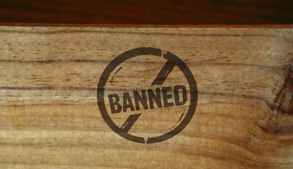 木の箱に印刷された禁止スタンプ 禁止シンボルコンセプト — ストック写真