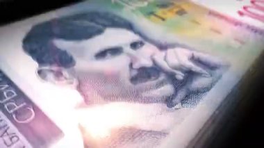Sırp dinarı para sayıyor. Nikola Tesla 'nın portresiyle RSD banknotları. Hızlı para sayım makro döngüsü. İş ve ekonomi döngüsel ve kusursuz bir kavram. Sırbistan 'da ekonomi ve iş dünyası.