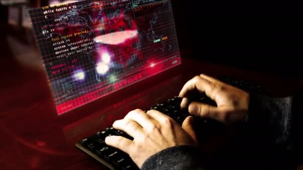男は机の上のディスプレイ画面上のサイバー攻撃でキーボードを入力します サイバー攻撃 セキュリティ侵害 ロシアのハッカー抽象概念 — ストック動画