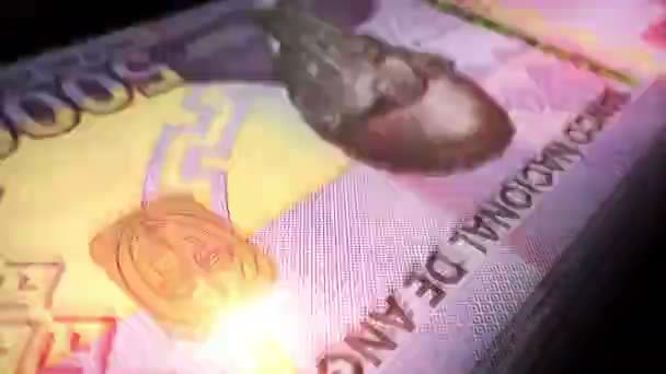 Анголан Кванза Рахуючи Гроші Банкноти Aoa Портретом Нікола Тесли Швидкі — стокове відео