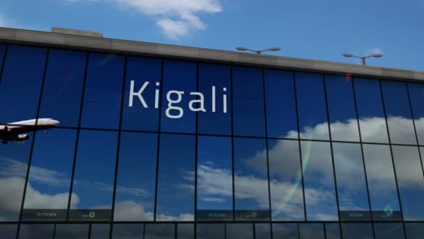 Uçak Kigali Ruanda Iniyor Cam Havaalanı Terminali Jet Uçağının Yansımasıyla — Stok video