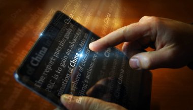 Çin, Çin ekonomisi ve siyasetiyle sosyal medya sergileniyor. Tablet, ped, telefon ya da akıllı telefon ekranında aranıyor. Haber başlıklarının soyut konsepti 3d illüstrasyon.
