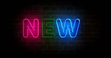 Tuğla duvarda yeni bir neon sembol. Retro yenilik, promosyon, fikir ve ürünün renk ampulleri. Döngüsüz ve kusursuz soyut konsept animasyonu.