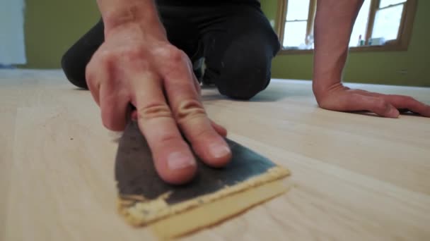 寄木細工だ。床に寄木細工を敷いた後にグラウティング。閉じろ! — ストック動画
