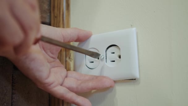 Close up view. Worker electrician repair an electrical outlet in apartment. — Stock Video