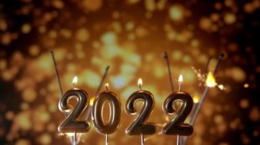 Metin 2022 bir mum yakar. Mutlu Noeller ve mutlu yıllar.. 