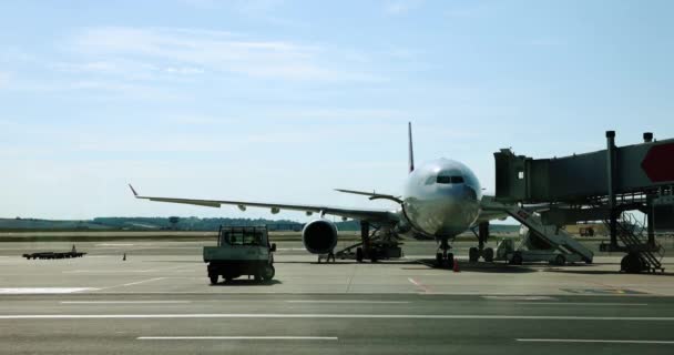 国际机场登机门的飞机 — 图库视频影像