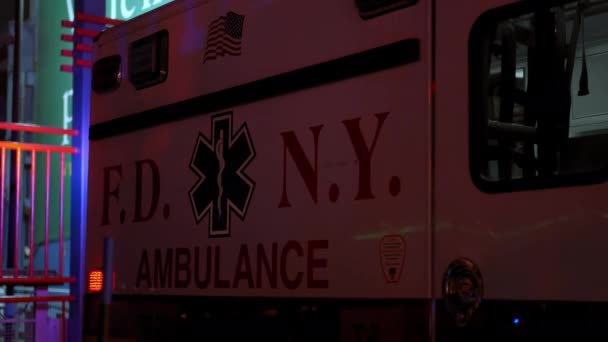 Ambulance vehicle lights flashing Police car siren on neighborhood. Close up — Stock Video