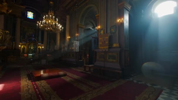 Ray of sunlight illuminates faces of saints in Orthodox Church. Ivano. 28 October 2021 Ukraina — Stock Video