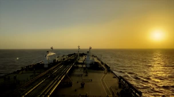 Άποψη του φορτηγού πλοίου αγκυροβολημένου στα ανοικτά των ακτών — Αρχείο Βίντεο