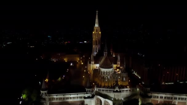 Luchtfoto van Boedapest skyline 's nachts — Stockvideo