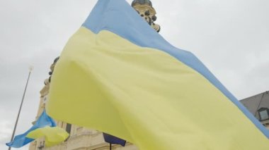 Ukrainian people protest on the streets of Munchen opposition the war and against the Russian leader Putin. people with placards, flags Ukraine, Deutschland Munchen, May 2022 