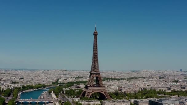 パリの街の風景 晴れた日にパリの空中ドローンビュー ワイドショット 高品質4K映像 — ストック動画