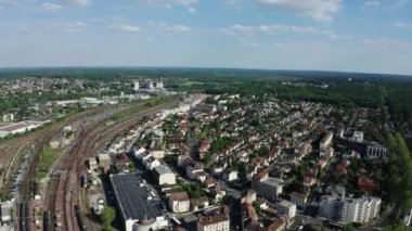 Fransa, Melun, Lille, Melun şehrinin hava manzarası. Yüksek kalite 4k görüntü