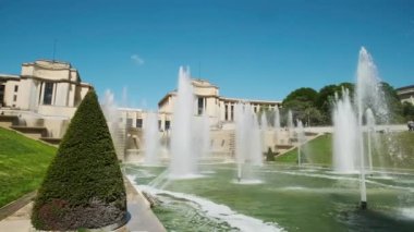 Trocadero Fountain 'in Paris Bahçeleri Yüksek kalite 4K görüntüler