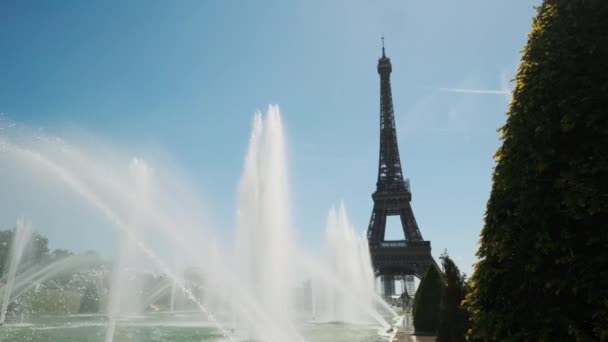 Paryskie Ogrody Fontanny Trocadero Pobliżu Wieży Eiffla Maja 2022 Wysokiej — Wideo stockowe