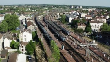 Şehir tren istasyonu hava aracı manzaralı. Yüksek kalite 4k görüntü