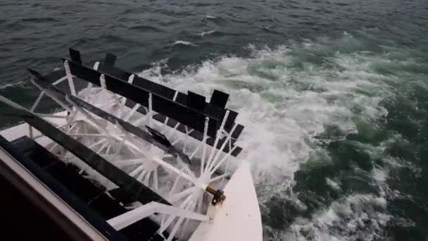 Hareket Halindeki Bir Yolcu Teknesinin Dönen Çarkı Yüksek Kalite Görüntü — Stok video