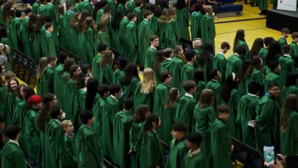 Estudantes Que Frequentam Graduação Vestindo Varas Tradicionais Chicago Eua Maio — Vídeo de Stock
