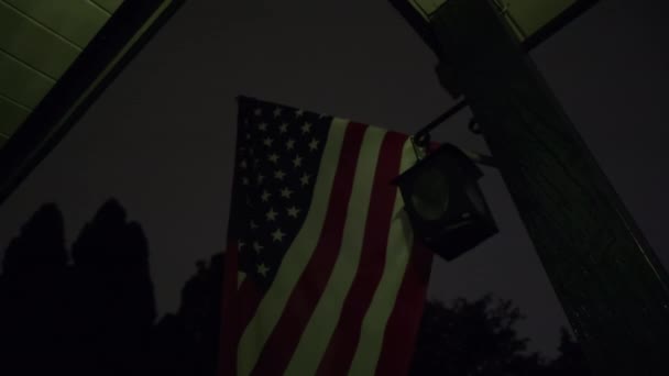 Pluie Dans Ciel Nocturne Contre Drapeau Américain Crise Financière Récession — Video