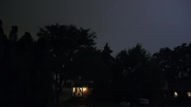 Şiddetli Yağmur Gök Gürültülü Şimşekli Banliyö Yerleşim Yeri Caddesi Yüksek — Stok video