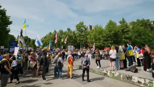 Vew Van Het Oekraïense Volk Protesteren Straten Van Parijs Tegen — Stockvideo