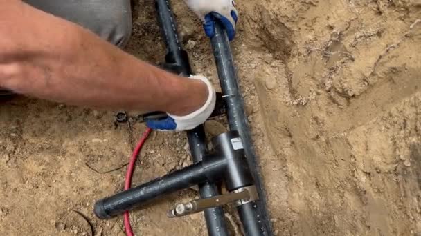 Plumber Cuts Plastic Pipes Using Pipe Cutter High Quality Footage — ストック動画