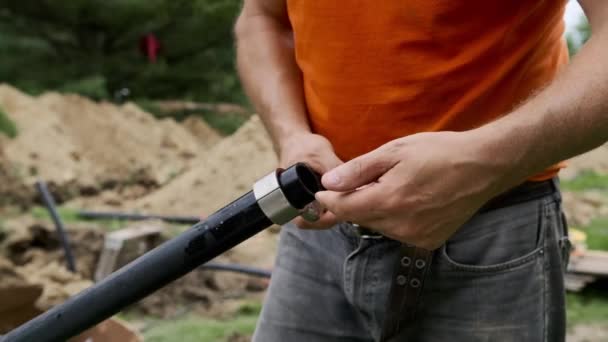 Plumber Cuts Plastic Pipes Using Pipe Cutter High Quality Footage — Stock video