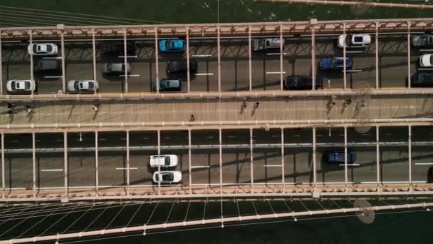 Aerial Flight Brooklyn Bridge East River View Traffic Bridge High — Stock videók