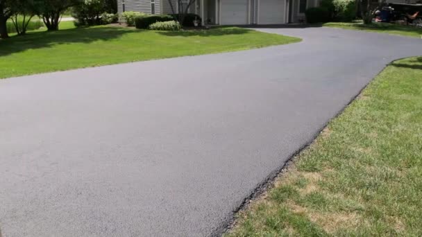 View Driveway Sealcoating Pavement Private Houses Suburbs High Quality Footage — ストック動画