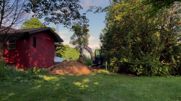 Excavator Digs Trench Close Shot Naperville Aug 2022 High Quality — Vídeos de Stock