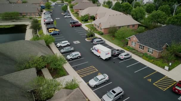 Fedex Delivery Truck Suburban Neighborhood Naperville United States 2022 High — Vídeos de Stock