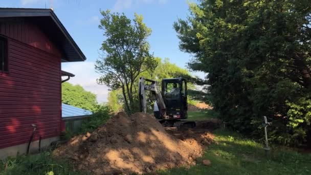 Excavator Digs Trench Close Shot Naperville Aug 2022 High Quality — Stock Video