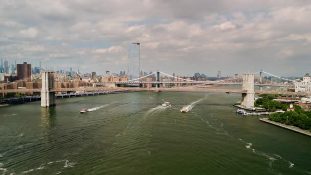 Aerial Flight Brooklyn Bridge East River View Manhattan New York — 비디오