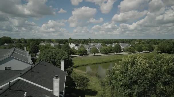 Drone View American Suburb Summertime Establishing Shot Neighborhood High Quality — ストック動画