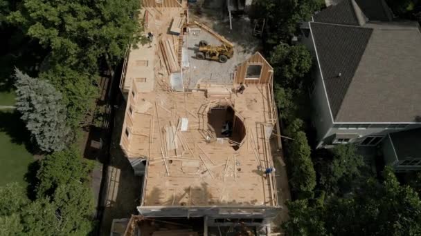 Aerial Top View Workers Building New Residential Home High Quality — Videoclip de stoc