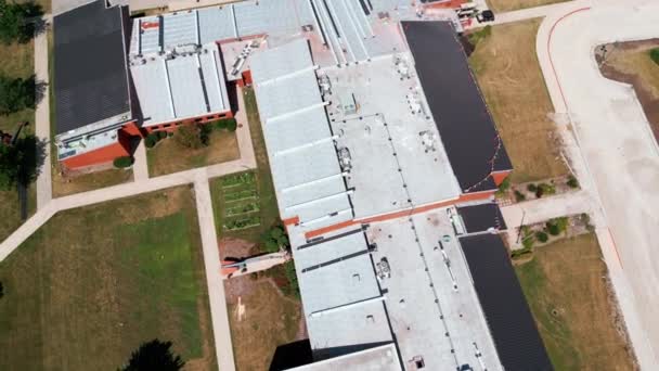 Drone View Industrial Roof Roofers Installing New Roof Industrial Building — Vídeos de Stock