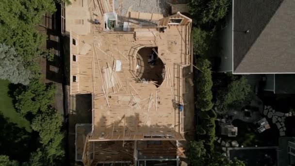 Aerial Top View Workers Building New Residential Home High Quality — ストック動画