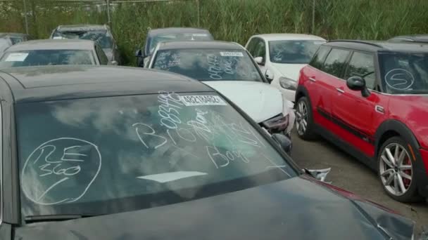 Парковка Багатьма Зламаними Машинами Високоякісні Кадри — стокове відео