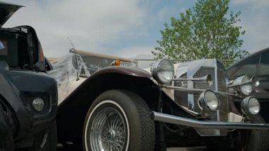 Bir sürü bozuk arabası olan bir otopark. Yüksek kalite 4k görüntü