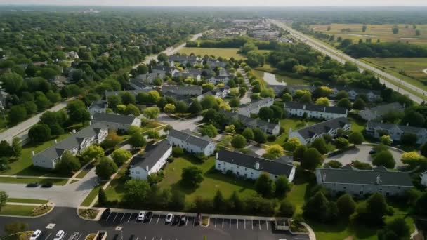 Drone View American Suburb Summertime Establishing Shot Neighborhood High Quality — Wideo stockowe