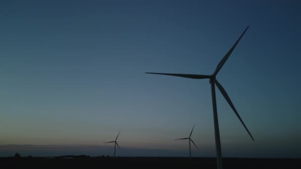 Вид Воздуха Ветряную Турбину Крупным Планом Стоящую Пшеничном Поле Высококачественные — стоковое видео