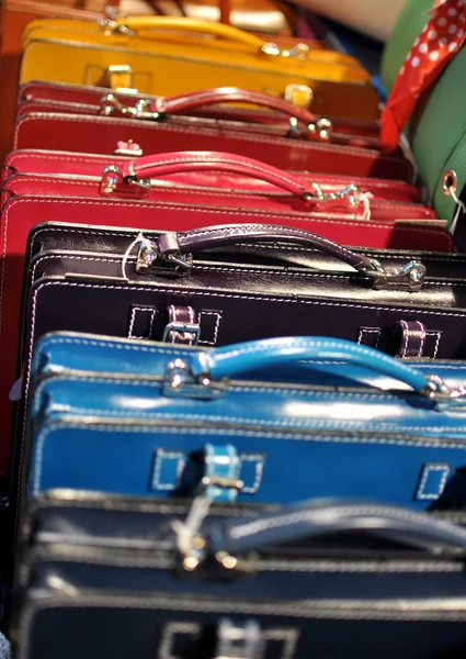Bolsas de couro coloridas — Fotografia de Stock