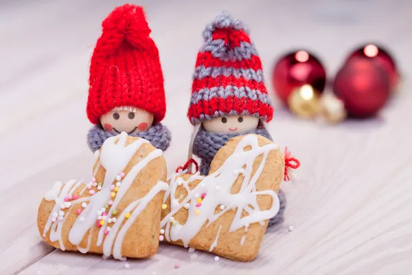 Cheerful gnomes and xmas cookies — Stock Photo, Image
