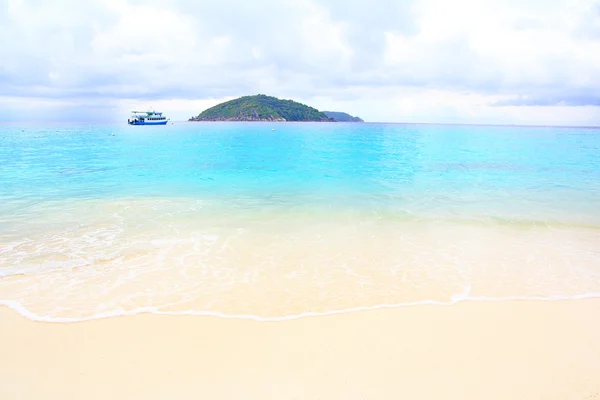 Tripical ビーチ シミラン島 — ストック写真